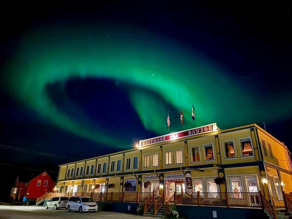Westmark Inn Dawson City Exterior foto